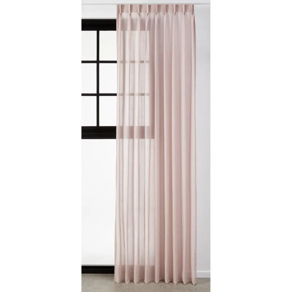 Inbetween Mandy Roze